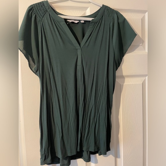 Reitmans Tops - Green short-sleeve dressy Reitmans top- never worn